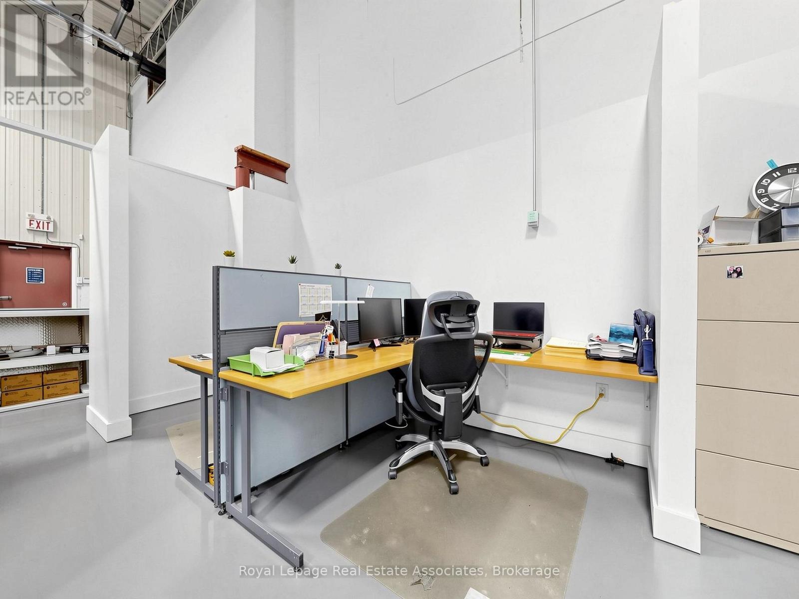 W13426026 Property Photo 15