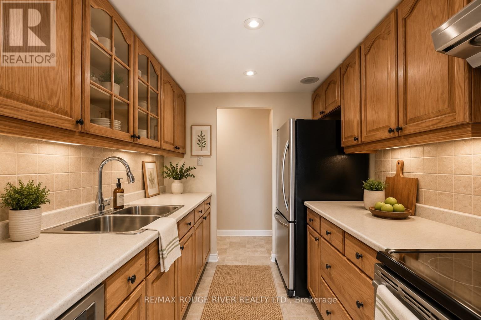 1008 - 3650 Kaneff Crescent Property Photo 6