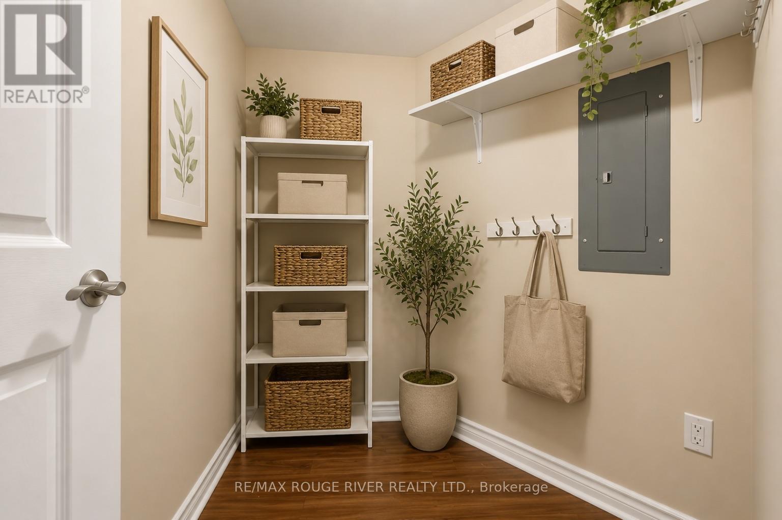 1008 - 3650 Kaneff Crescent Property Photo 8