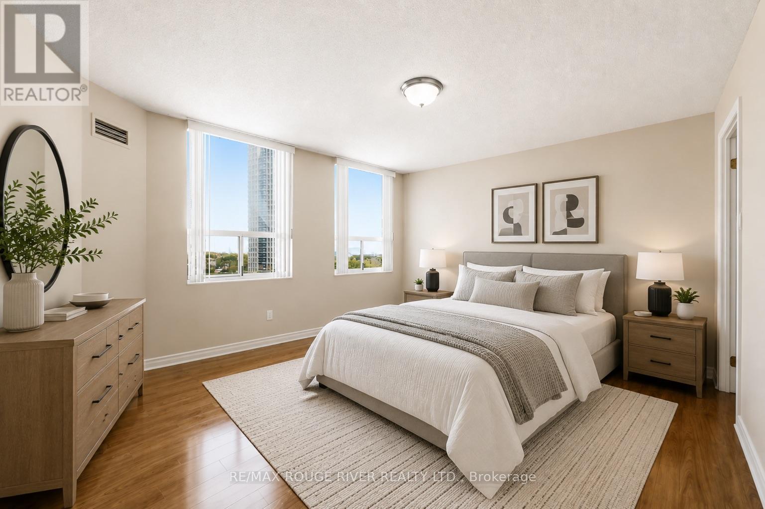 1008 - 3650 Kaneff Crescent Property Photo 11