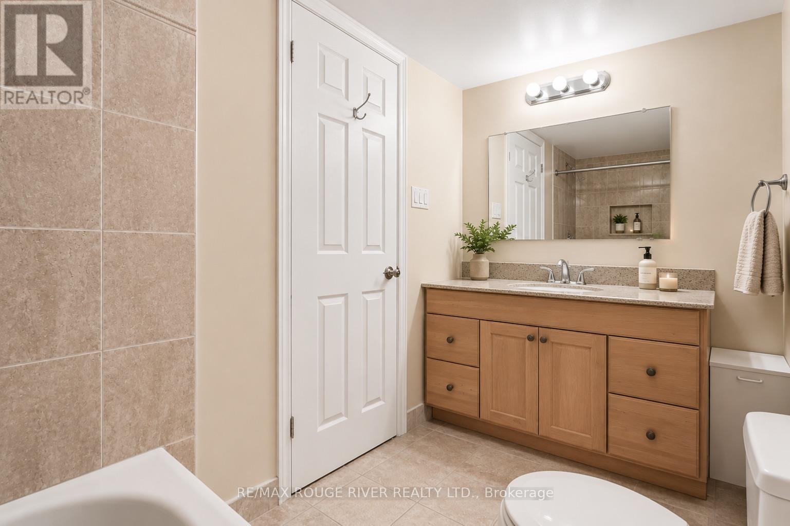 1008 - 3650 Kaneff Crescent Property Photo 13