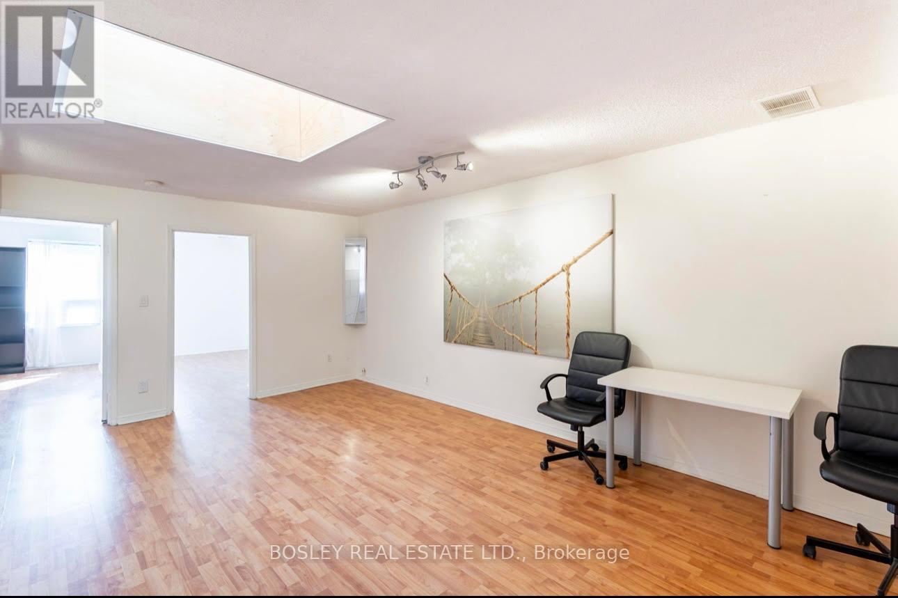 2963 Dundas Street W Property Photo 11