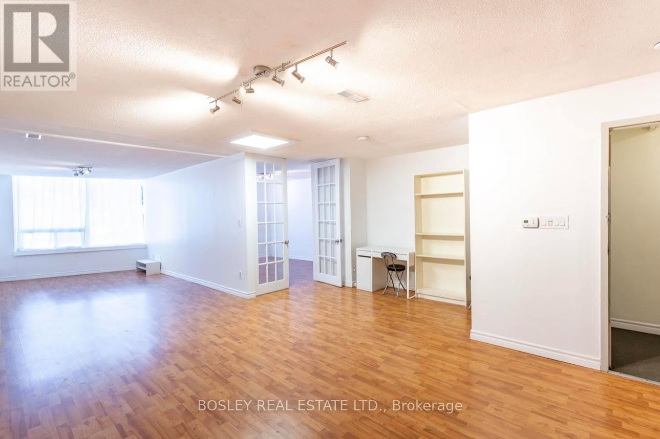 2963 Dundas Street W Property Photo 12
