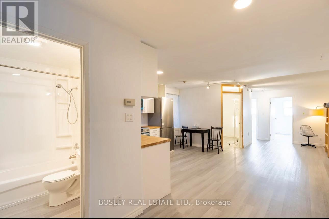 2963 Dundas Street W Property Photo 13