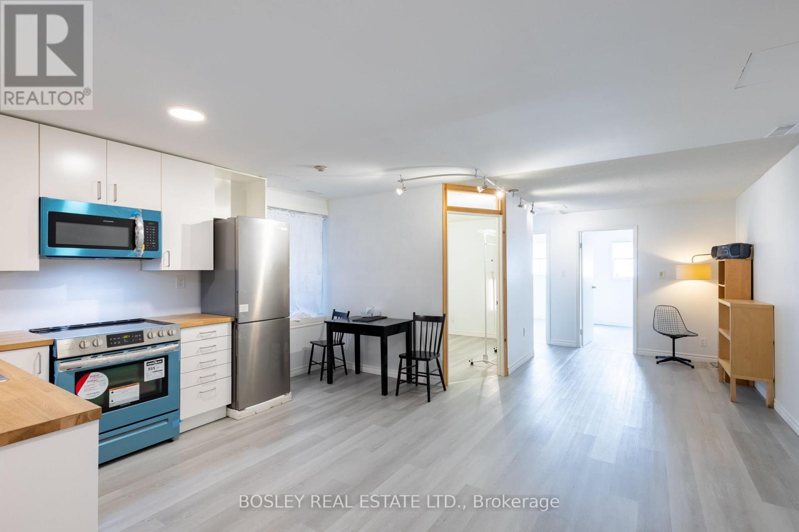 2963 Dundas Street W Property Photo 7