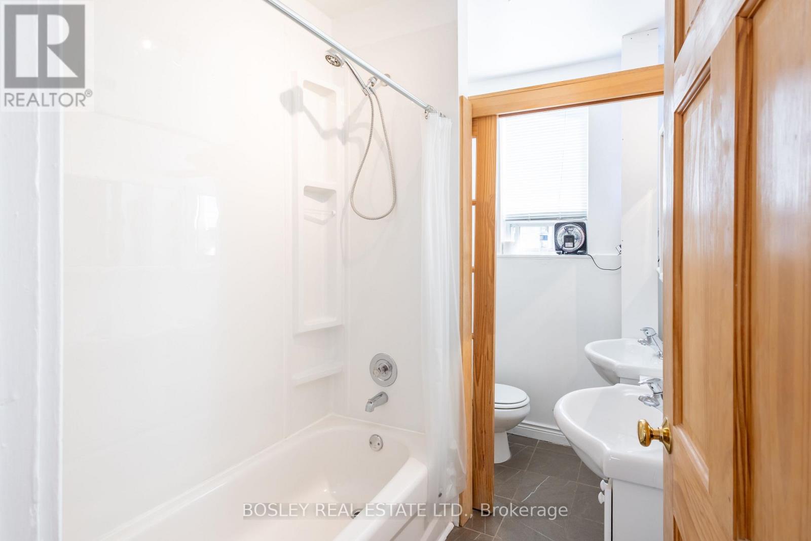 2963 Dundas Street W Property Photo 17