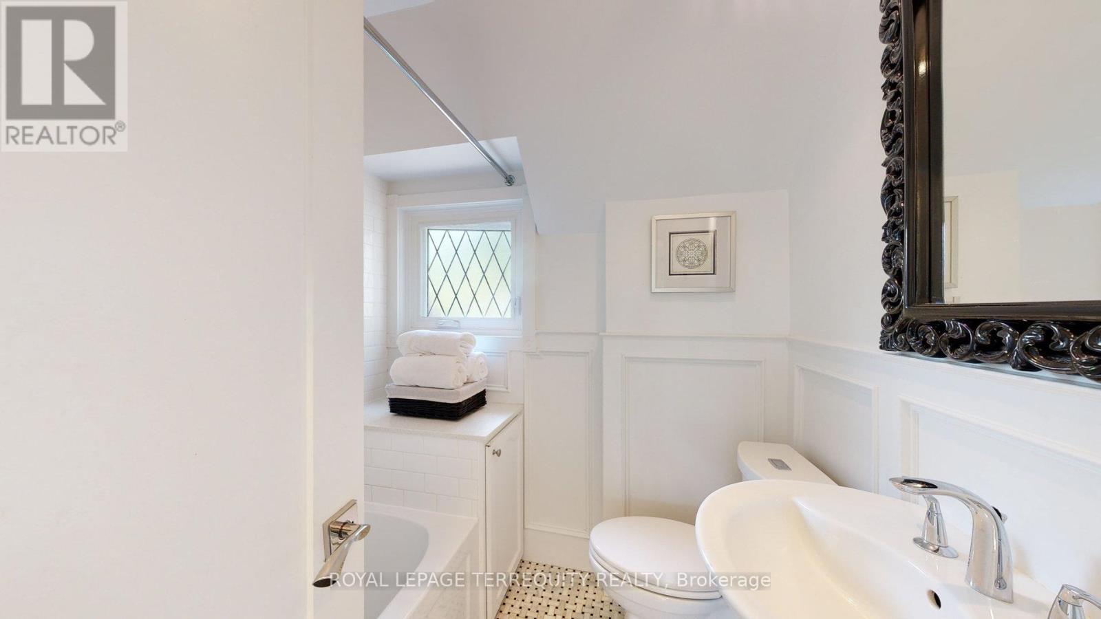 65 Burnhamthorpe Crescent Property Photo 30