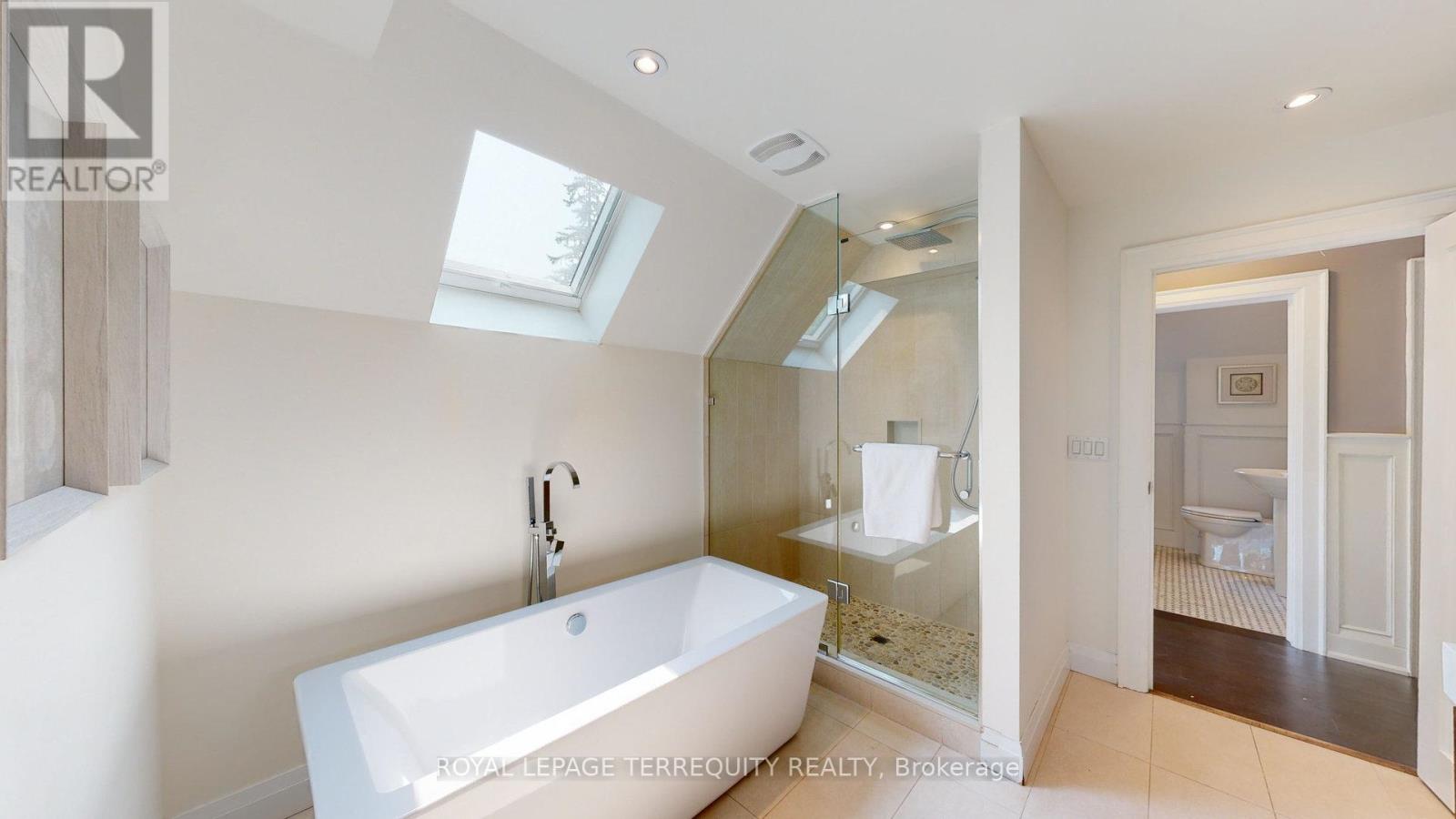 65 Burnhamthorpe Crescent Property Photo 32