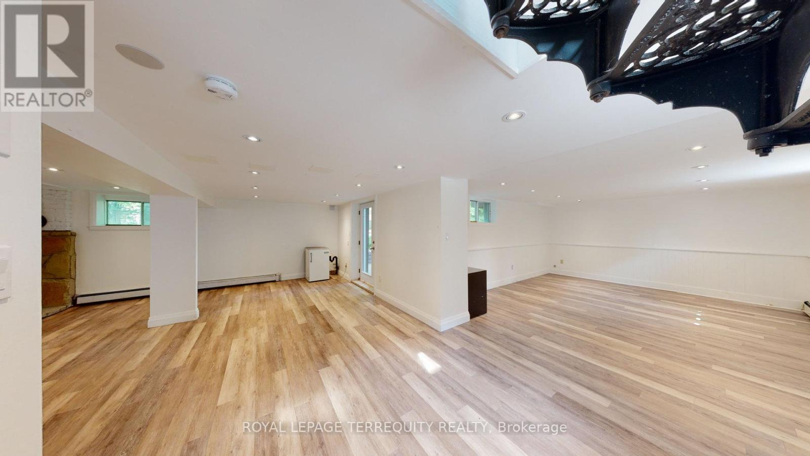 65 Burnhamthorpe Crescent Property Photo 34