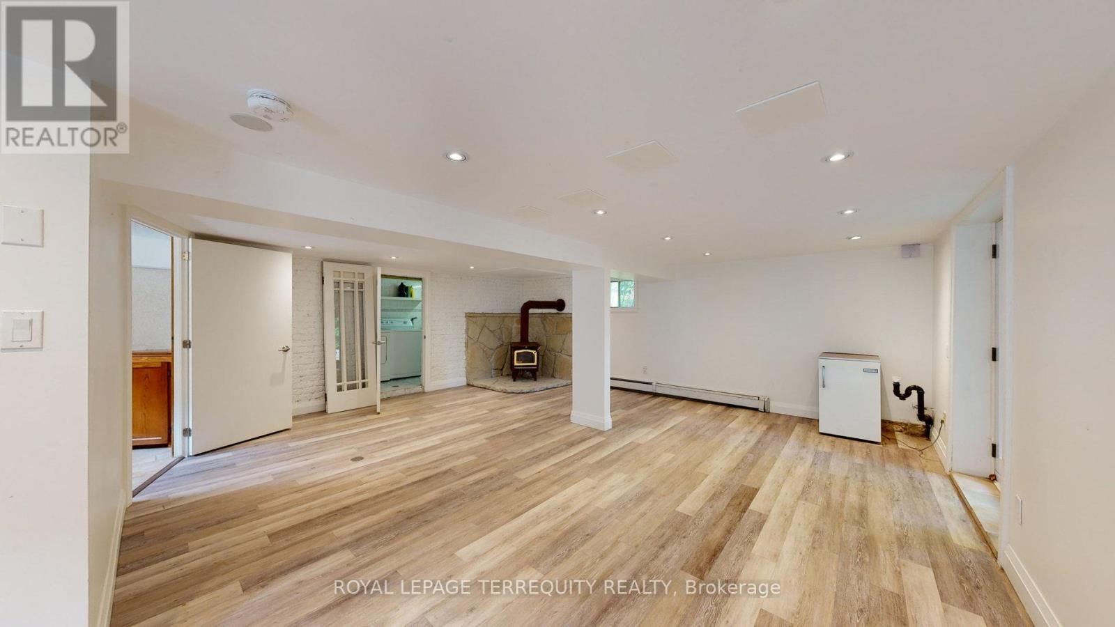 65 Burnhamthorpe Crescent Property Photo 38