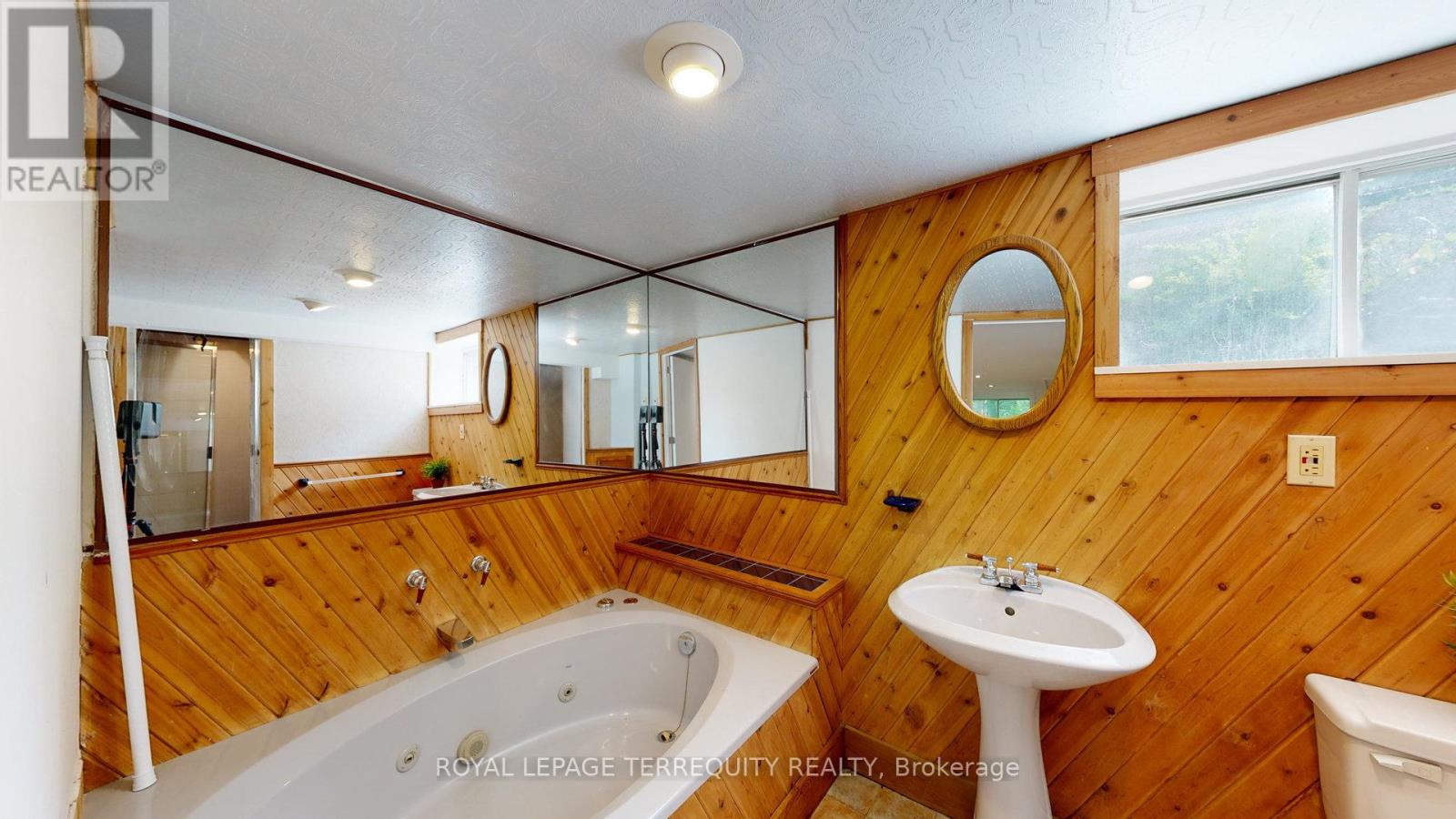 65 Burnhamthorpe Crescent Property Photo 41