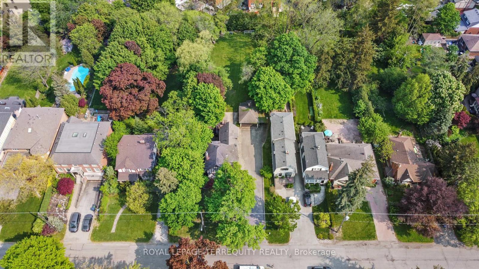 65 Burnhamthorpe Crescent Property Photo 43