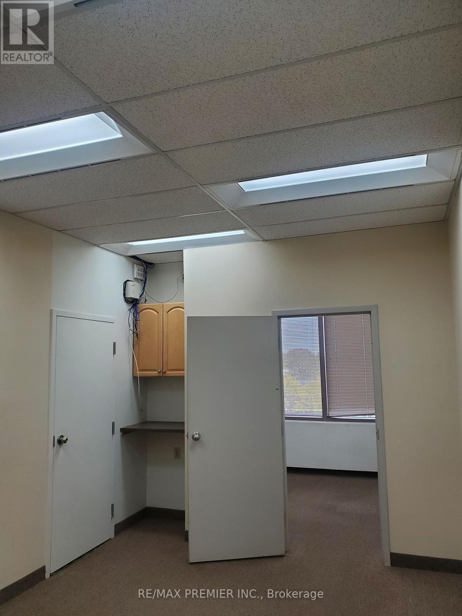 421 - 3200 Dufferin Street Property Photo 6