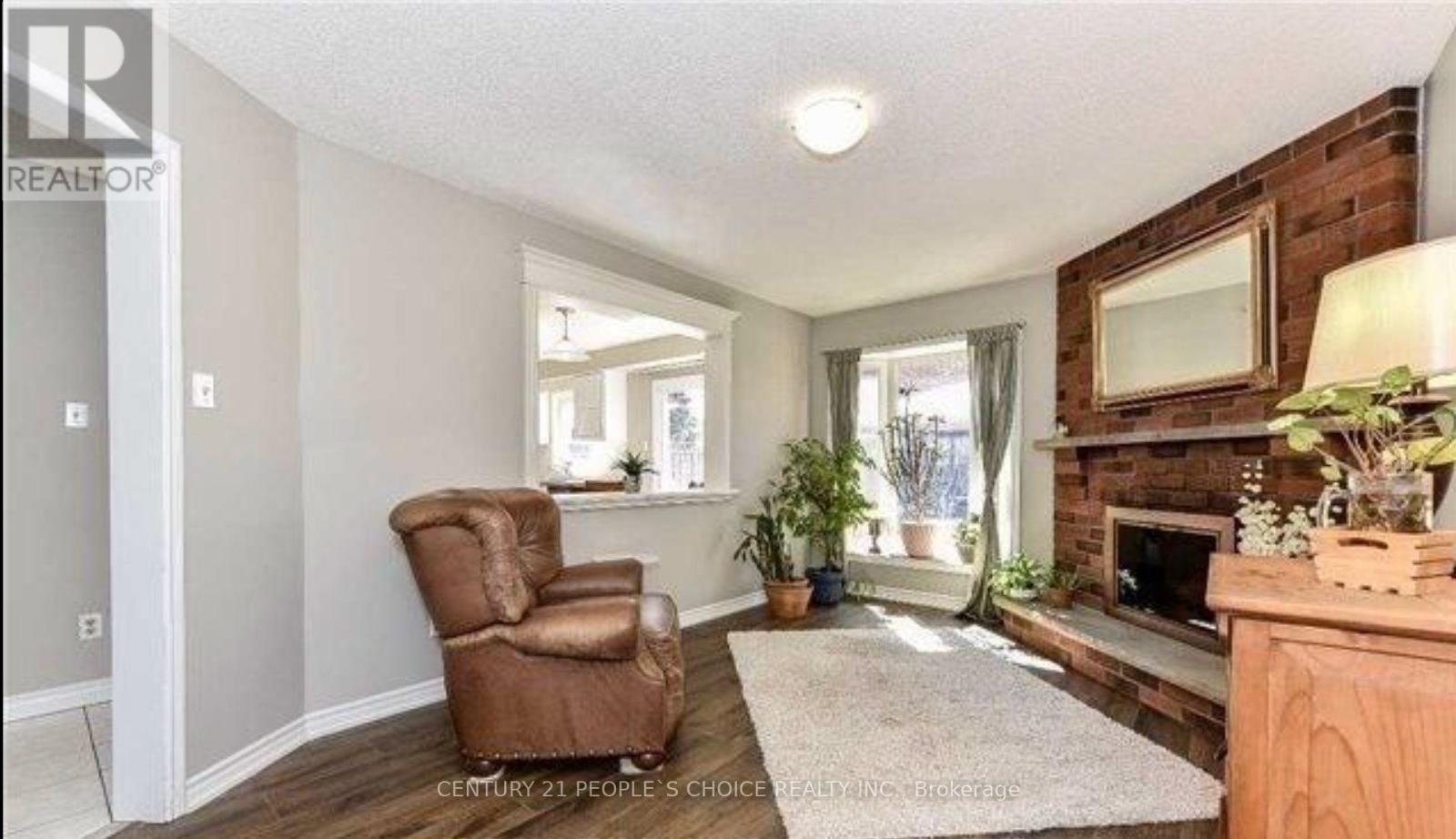 4339 Radisson (upper Level) Crescent W Property Photo 4