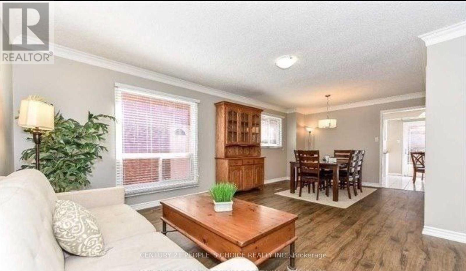 4339 Radisson (upper Level) Crescent W Property Photo 7