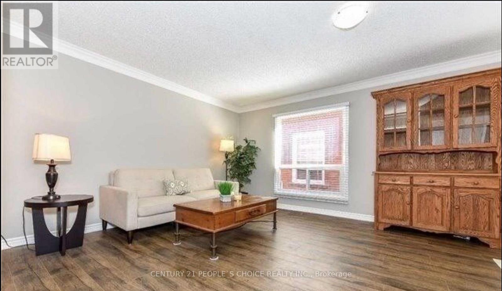 4339 Radisson (upper Level) Crescent W Property Photo 8