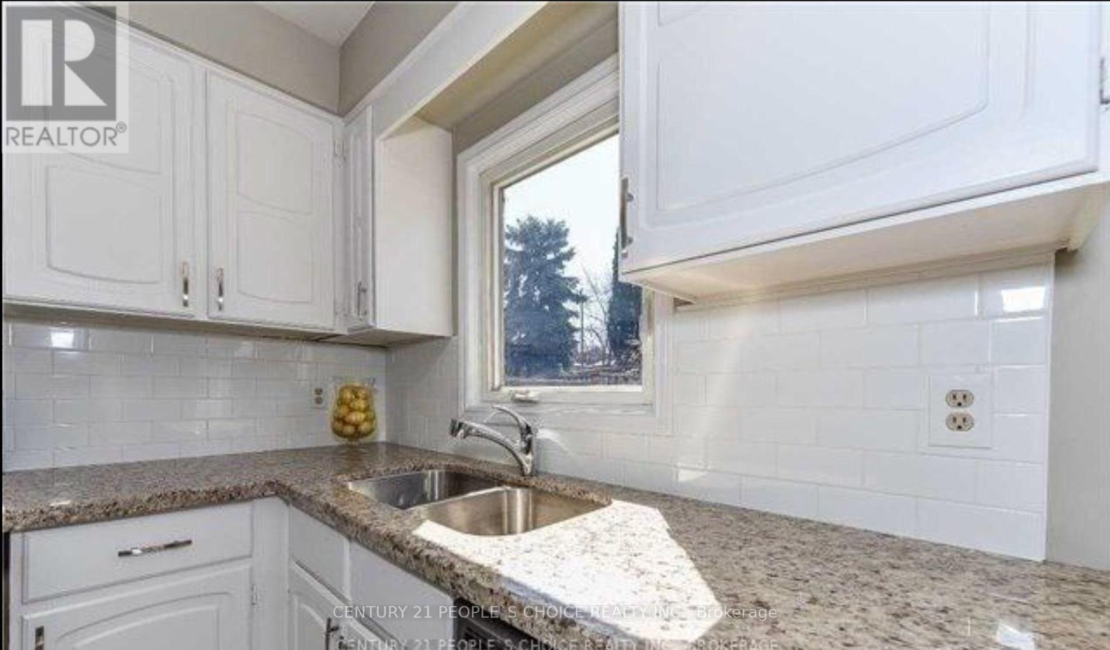 4339 Radisson (upper Level) Crescent W Property Photo 10