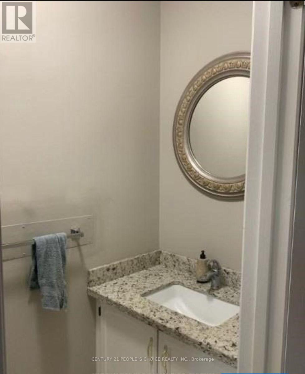 4339 Radisson (upper Level) Crescent W Property Photo 12