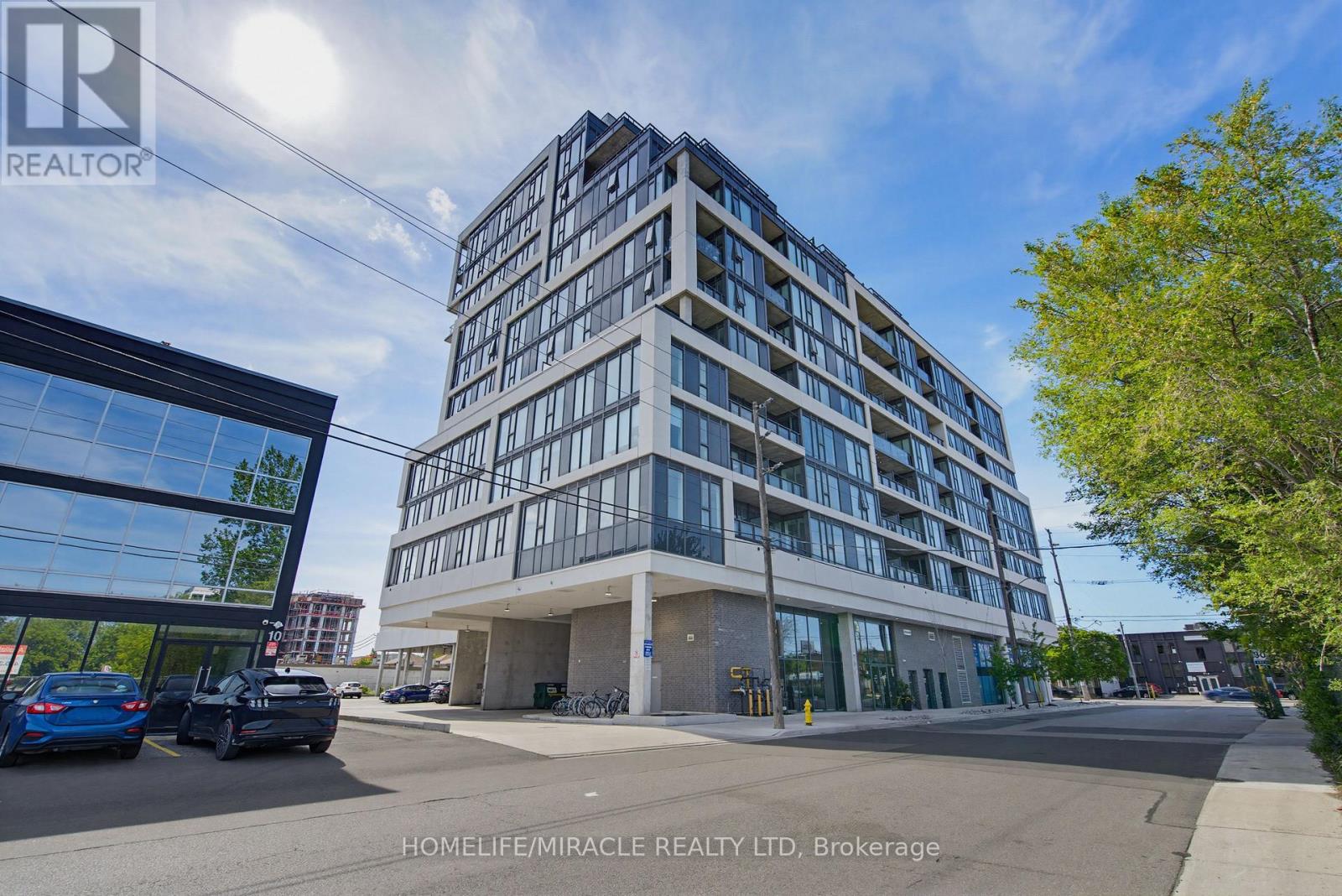 605 - 859 The Queensway Property Photo 1
