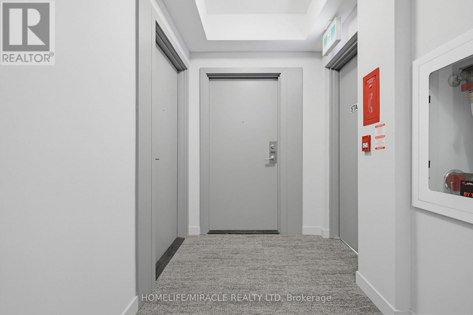 605 - 859 The Queensway Property Photo 3