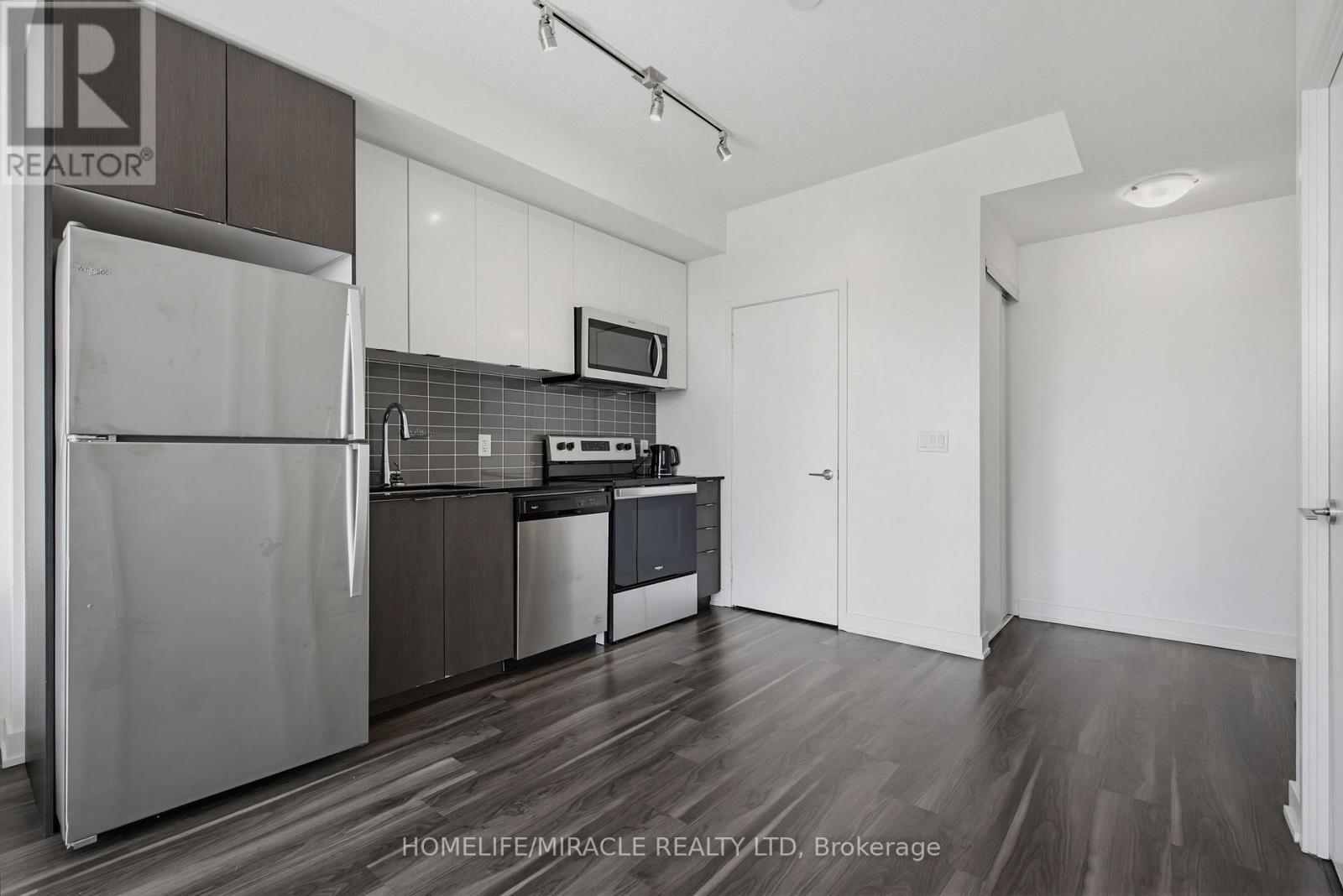 605 - 859 The Queensway Property Photo 5