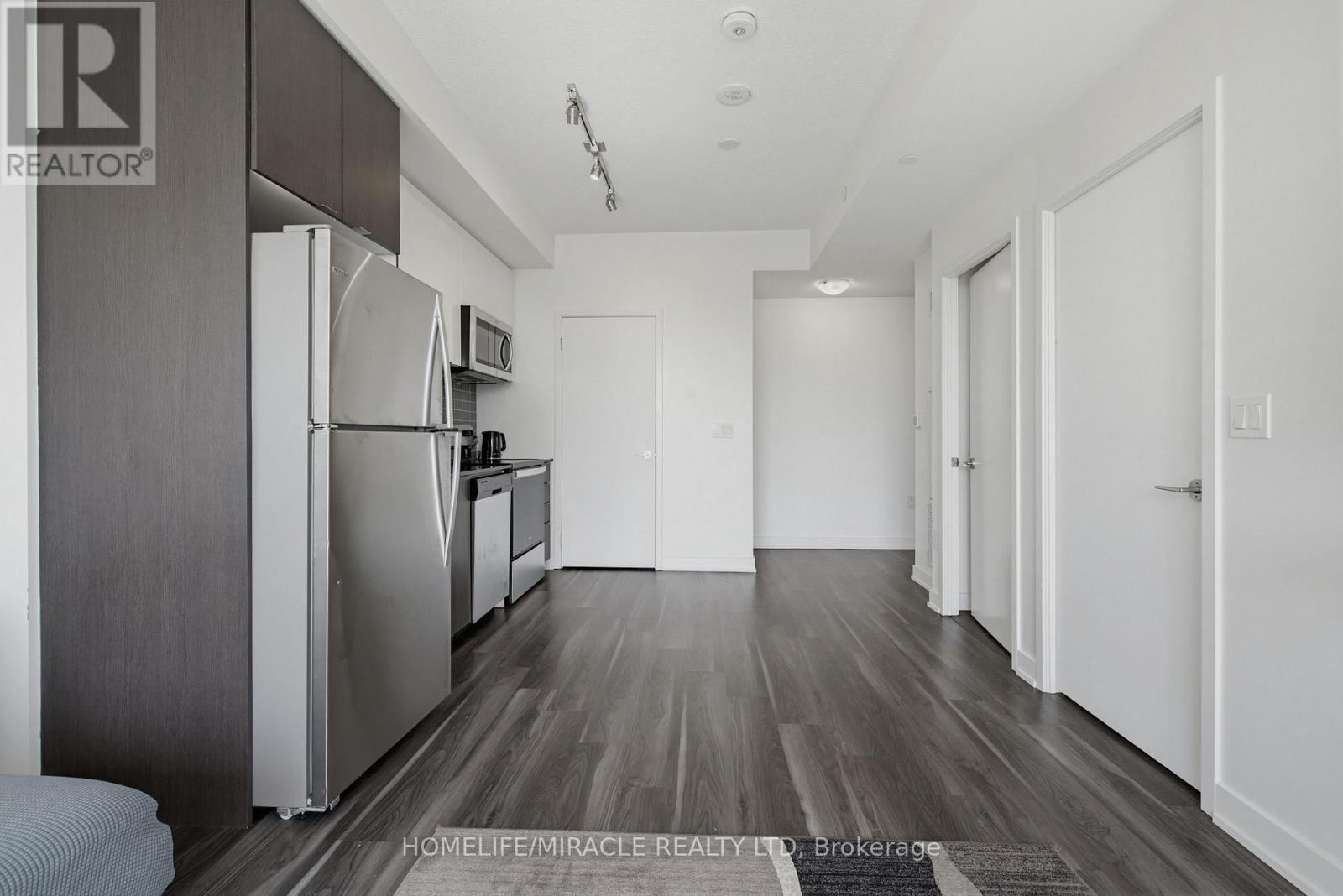 605 - 859 The Queensway Property Photo 6