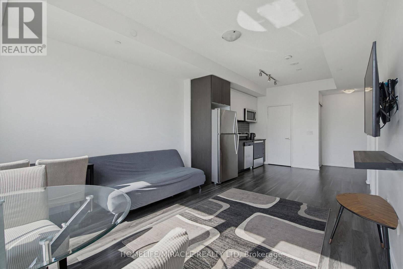 605 - 859 The Queensway Property Photo 7