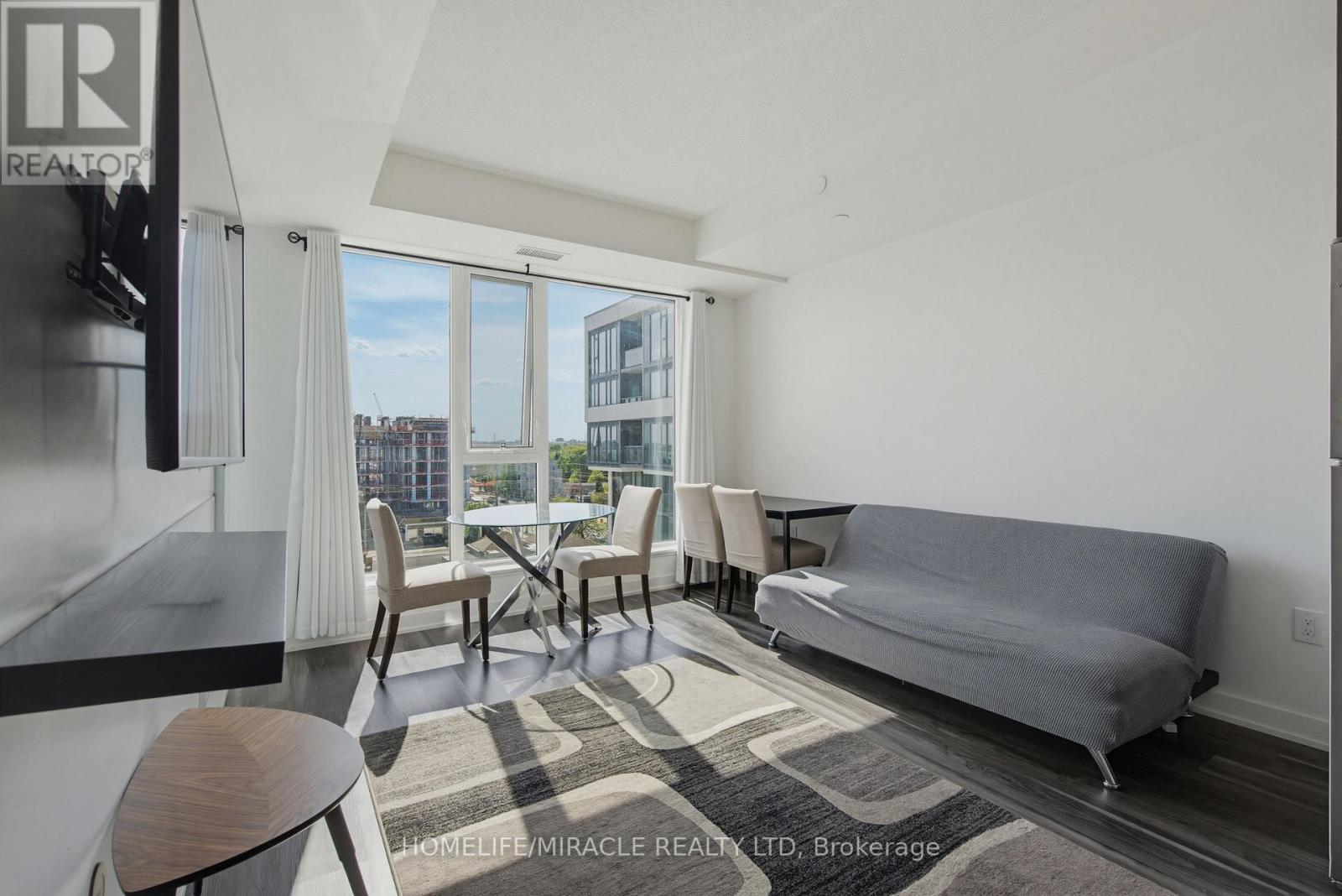 605 - 859 The Queensway Property Photo 9
