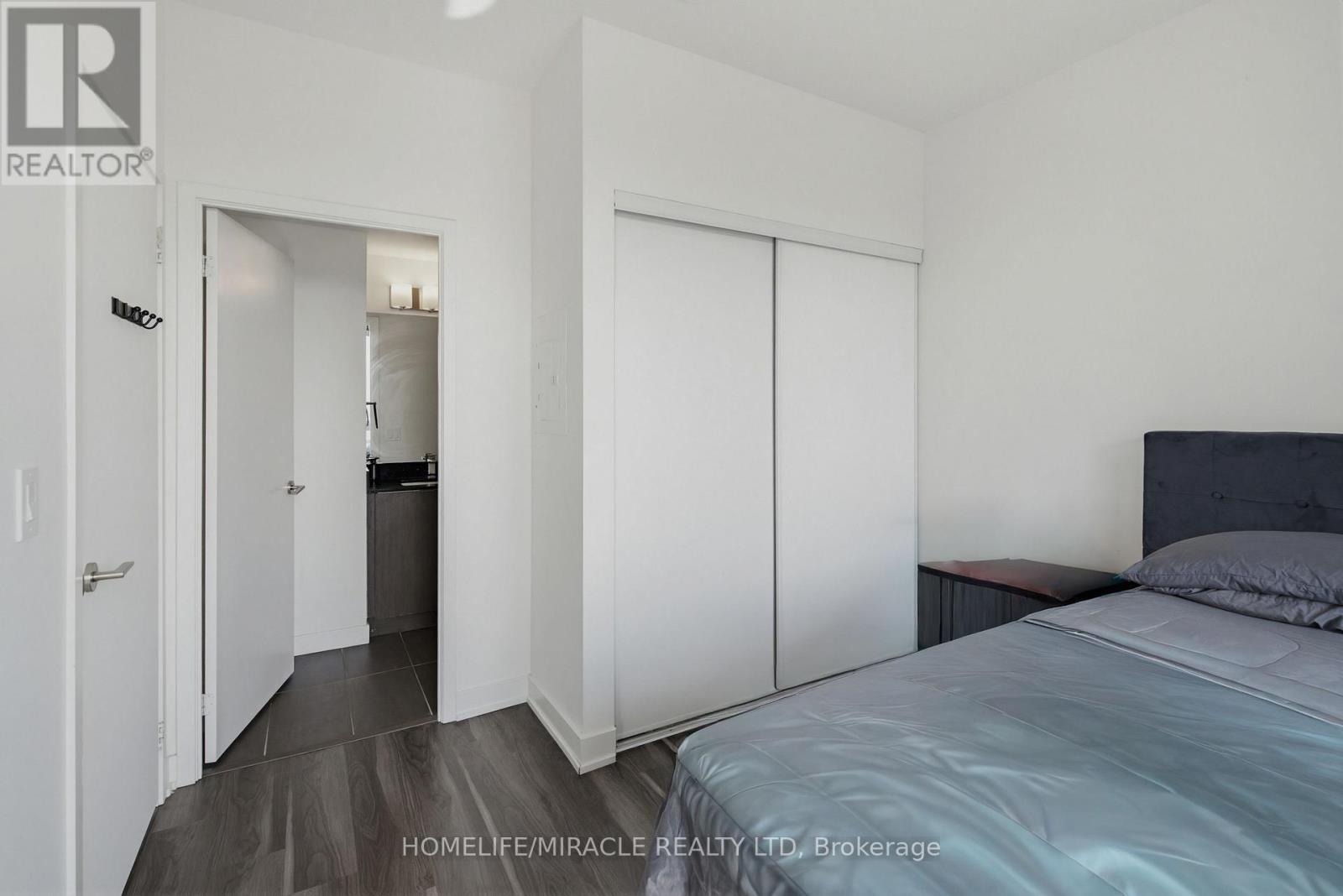605 - 859 The Queensway Property Photo 12