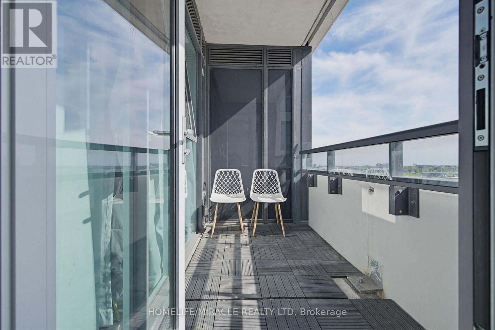 605 - 859 The Queensway Property Photo 15