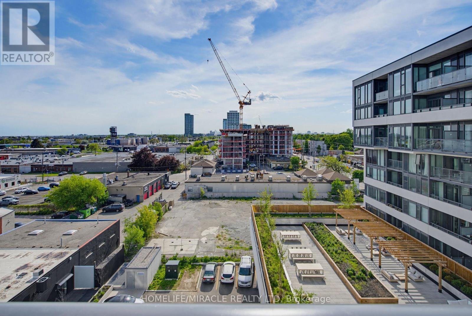 605 - 859 The Queensway Property Photo 16
