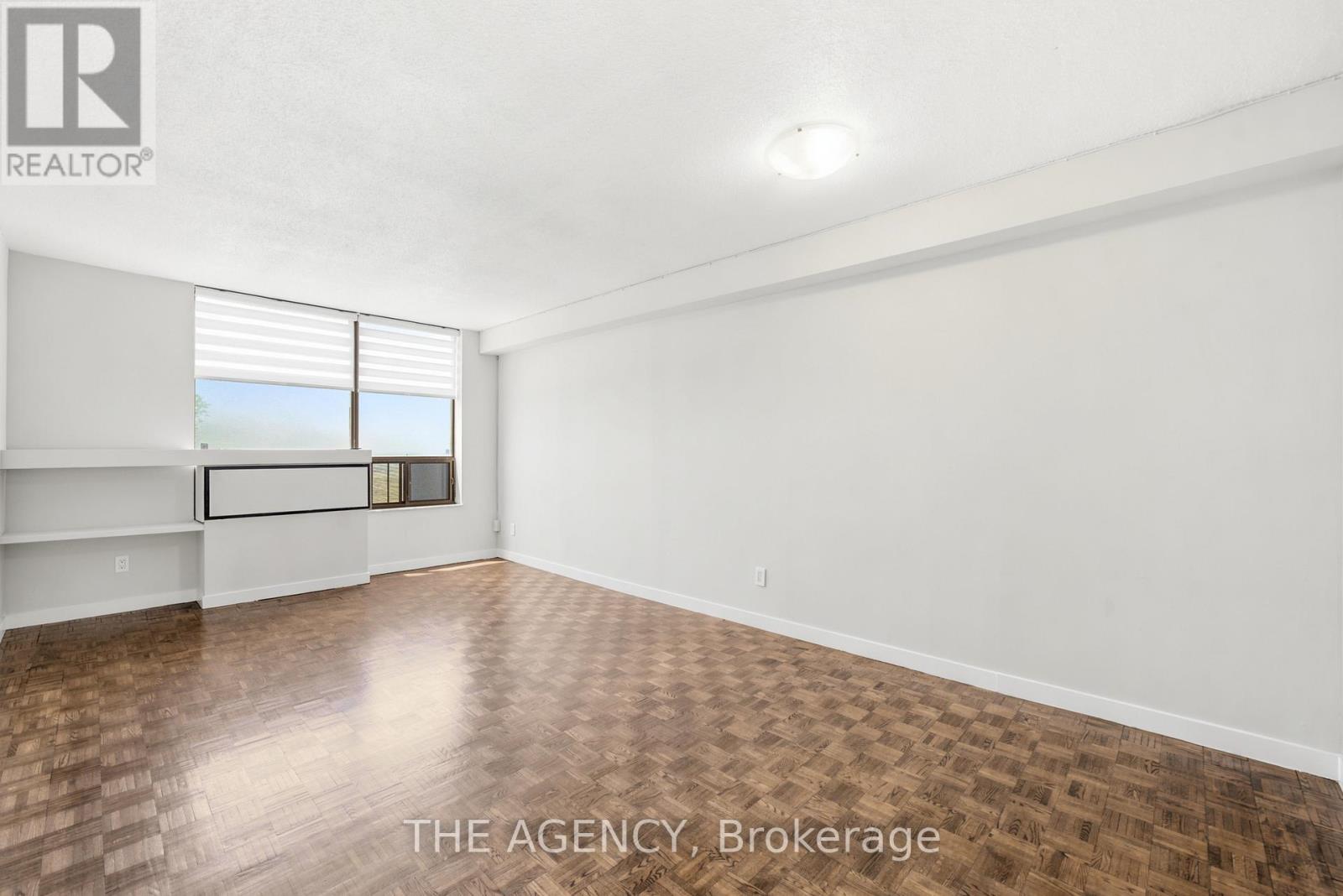 2511A - 2350 DUNDAS STREET W