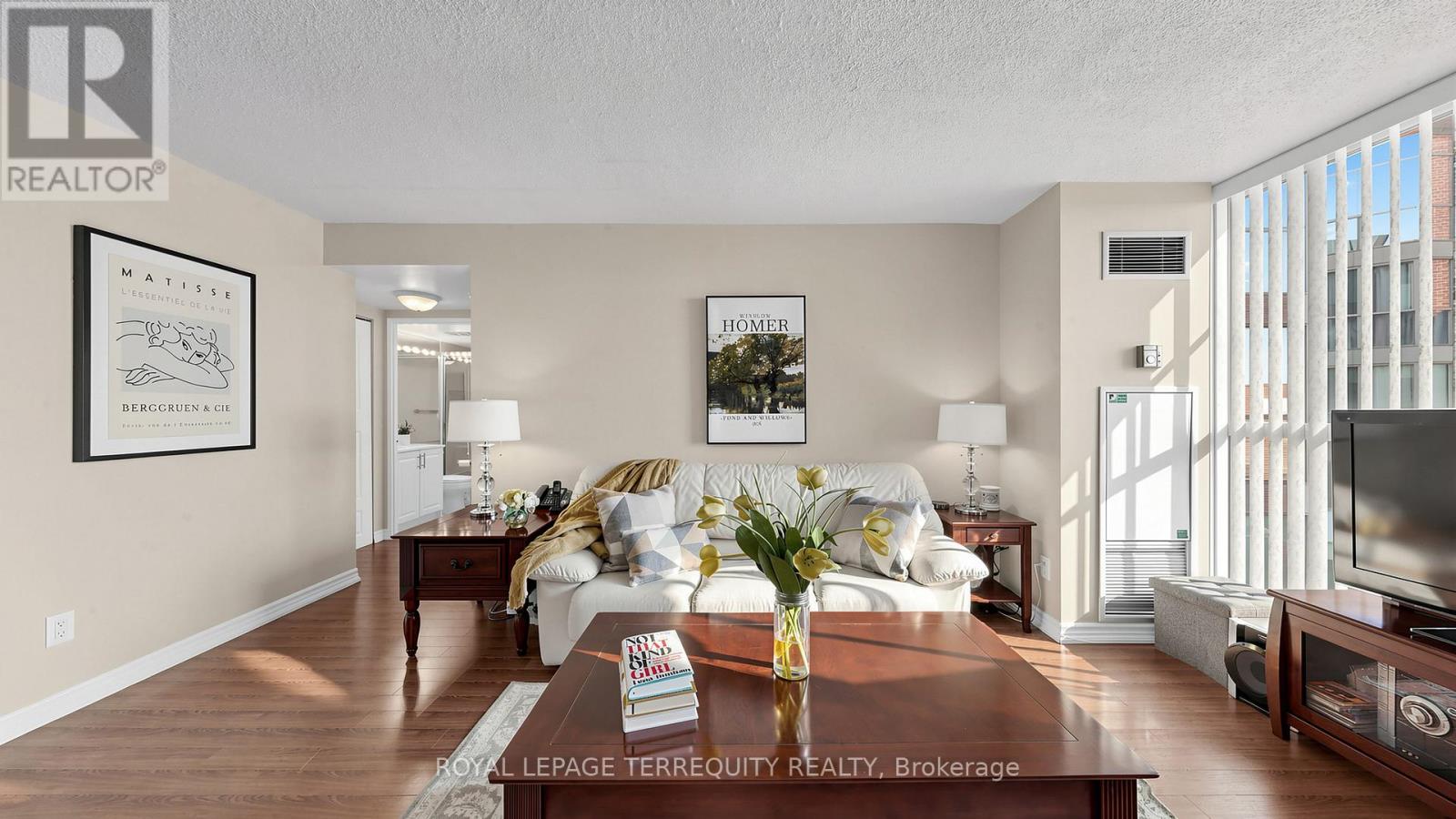 833 - 22 Southport Street Property Photo 2