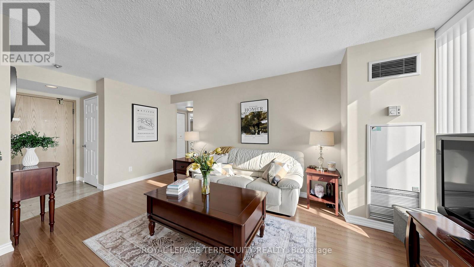 833 - 22 Southport Street Property Photo 3