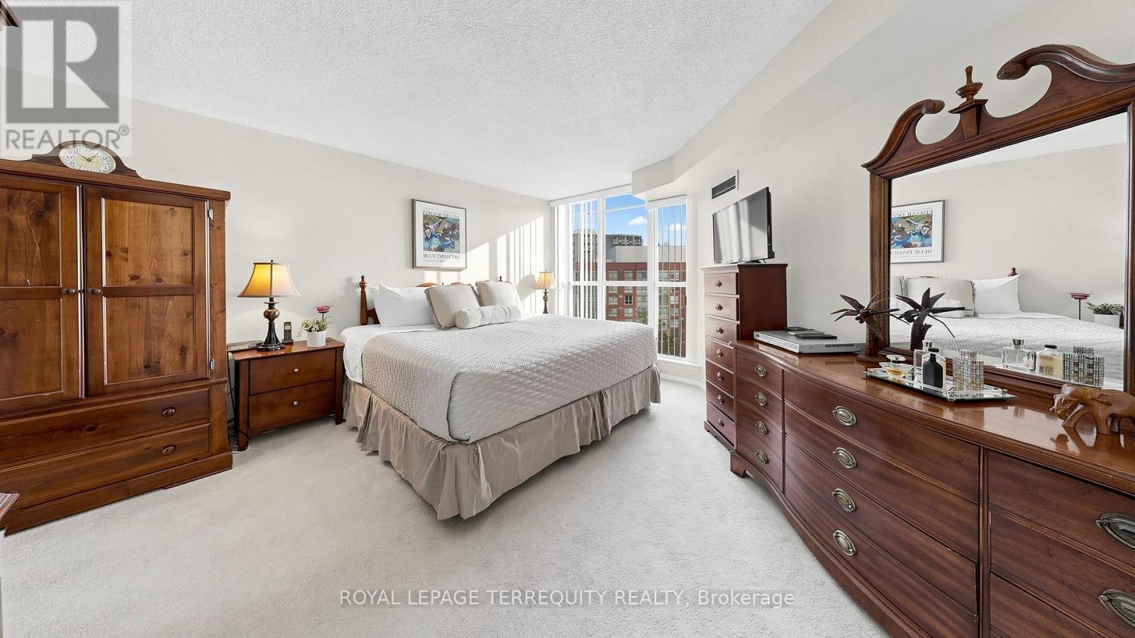 833 - 22 Southport Street Property Photo 17
