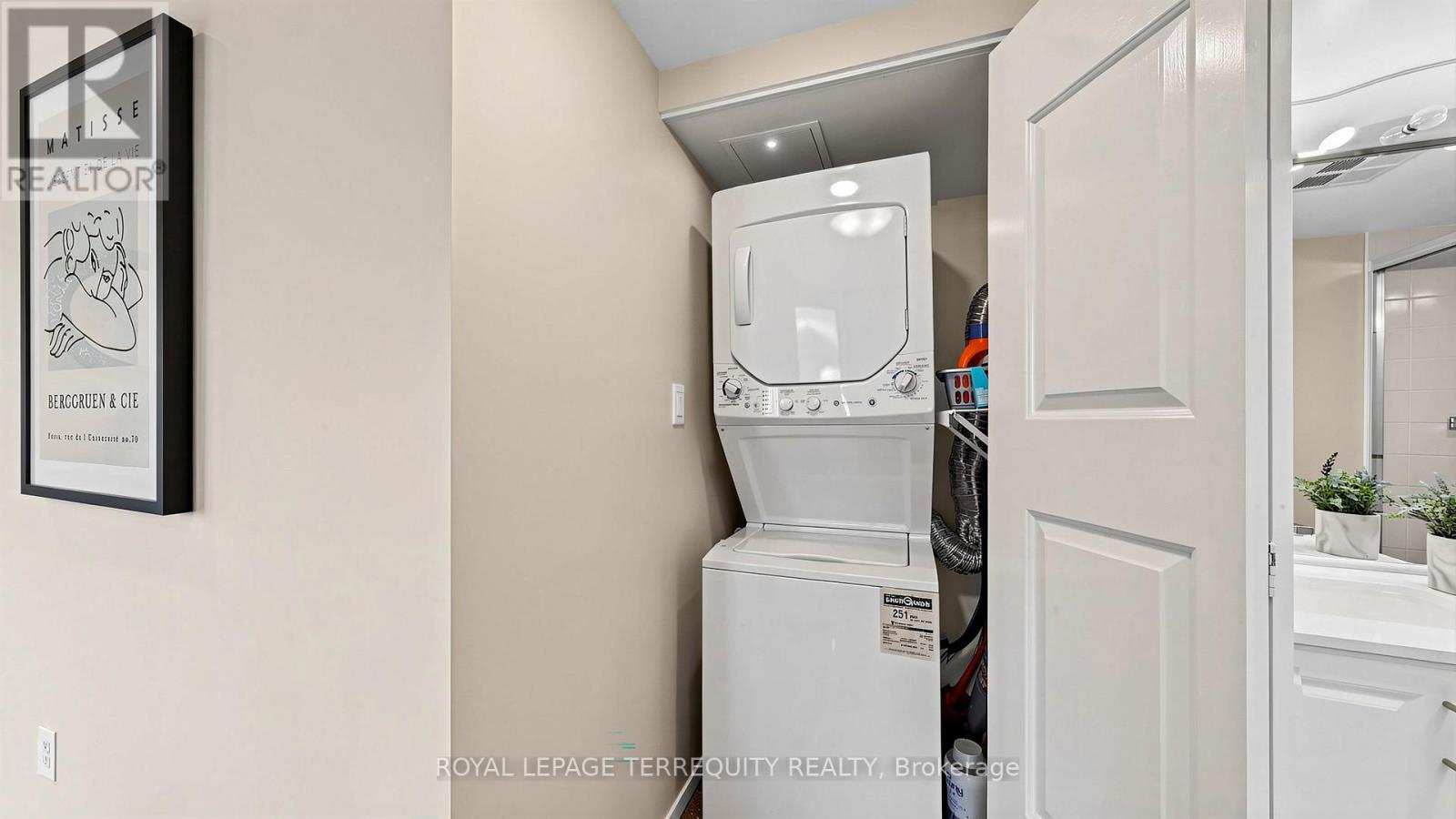 833 - 22 Southport Street Property Photo 21