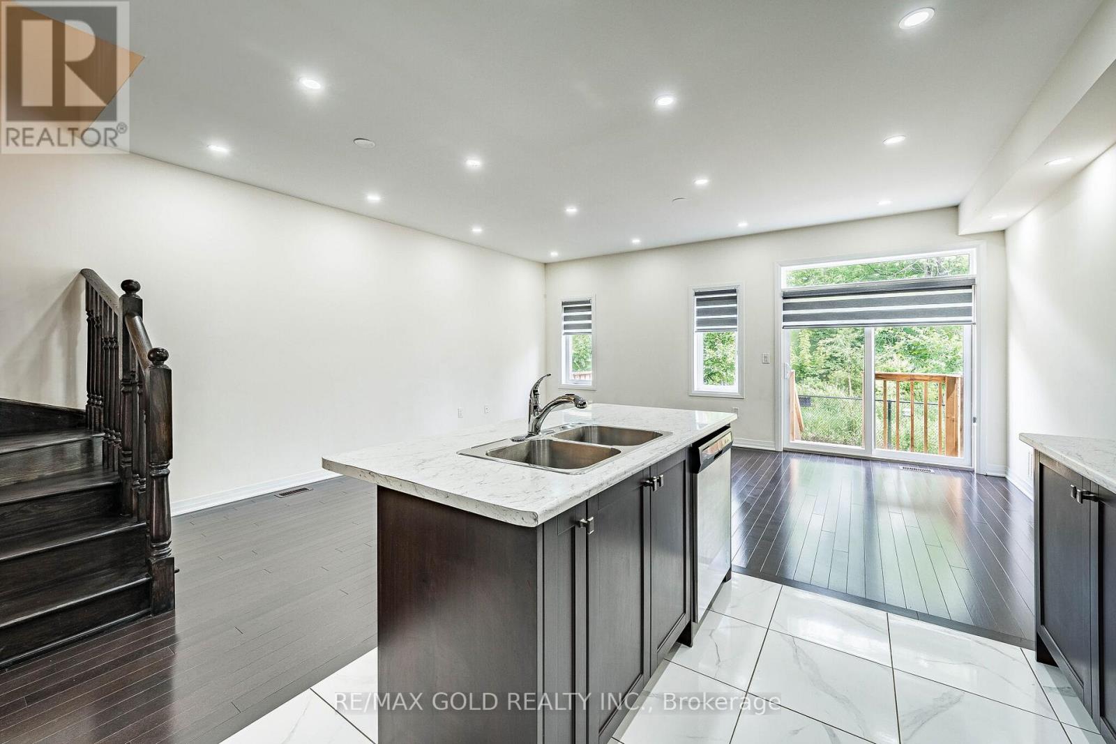 16 Brixham Lane Property Photo 11