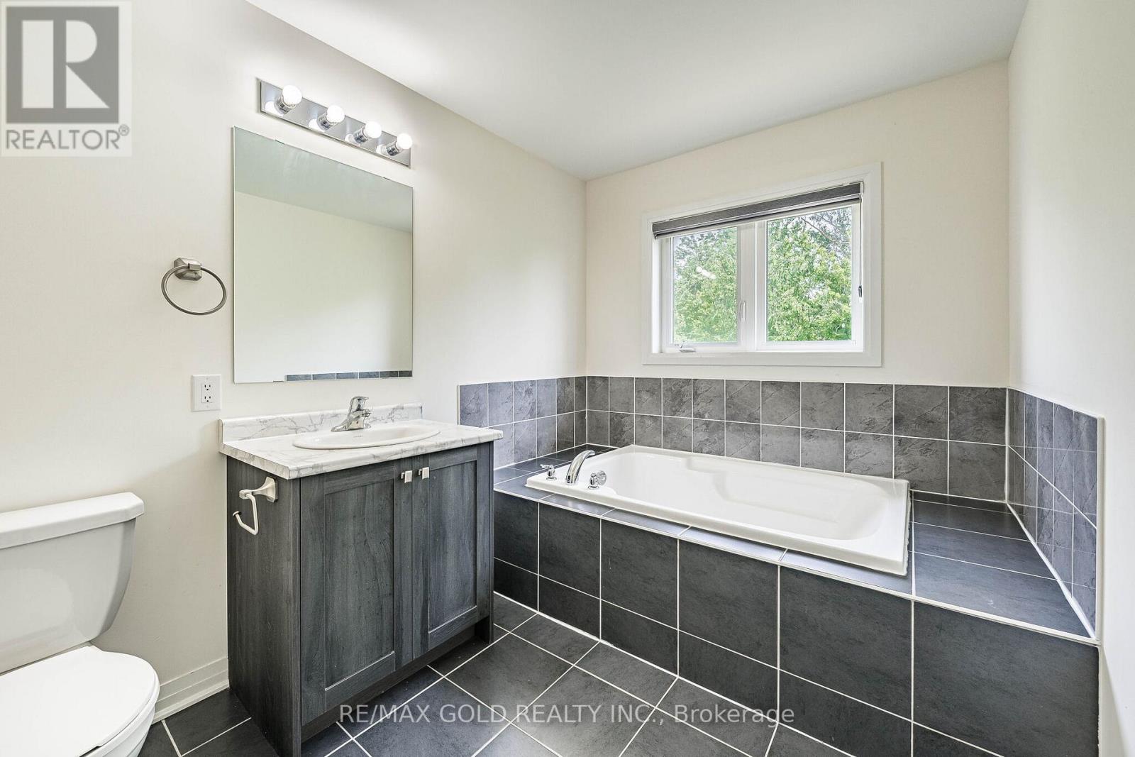 16 Brixham Lane Property Photo 29