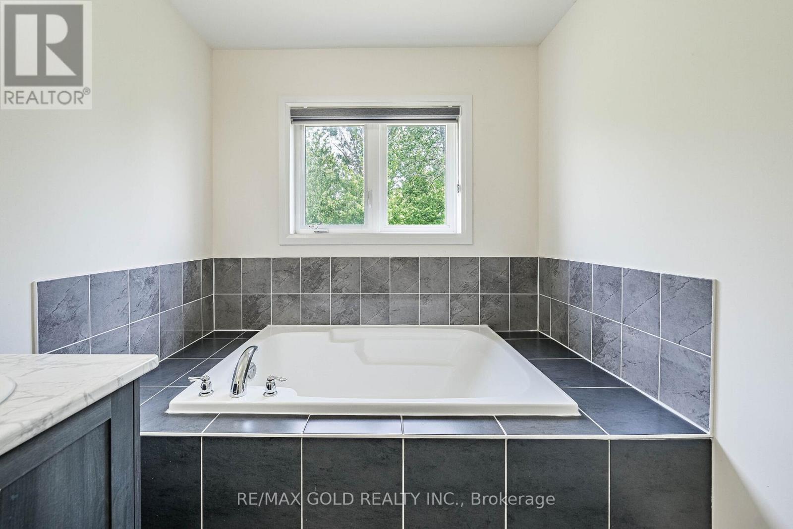 16 Brixham Lane Property Photo 31