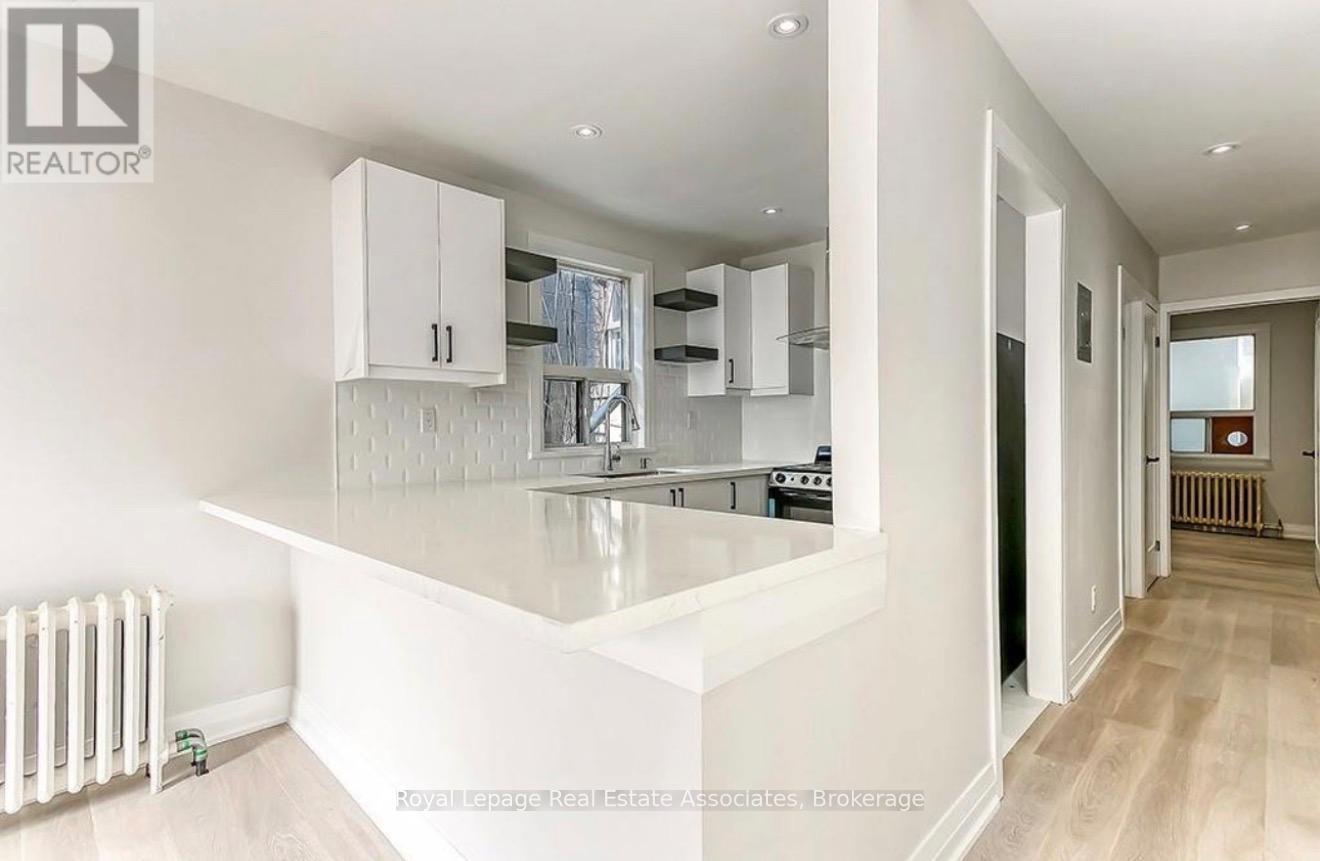 2 - 237 Lakeshore Road E Property Photo 5