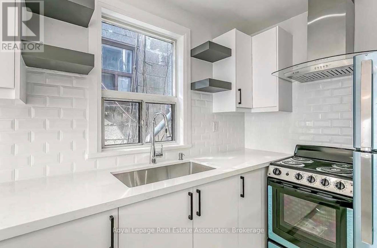 2 - 237 Lakeshore Road E Property Photo 6