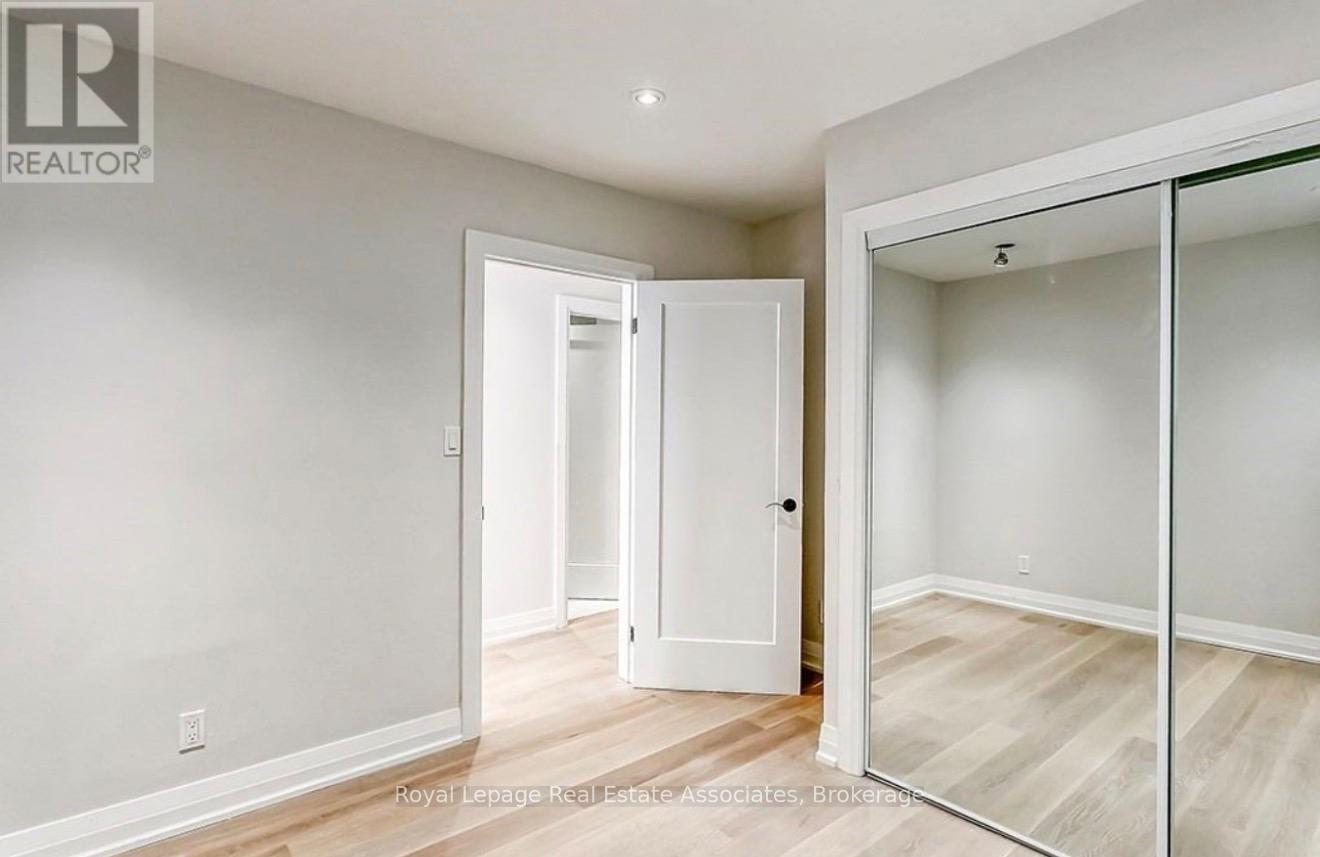 2 - 237 Lakeshore Road E Property Photo 7