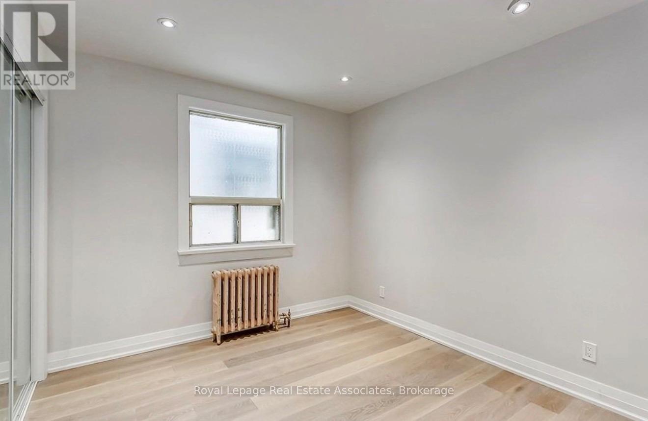 2 - 237 Lakeshore Road E Property Photo 8