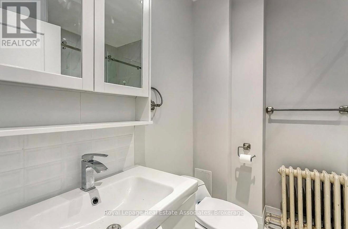 2 - 237 Lakeshore Road E Property Photo 10