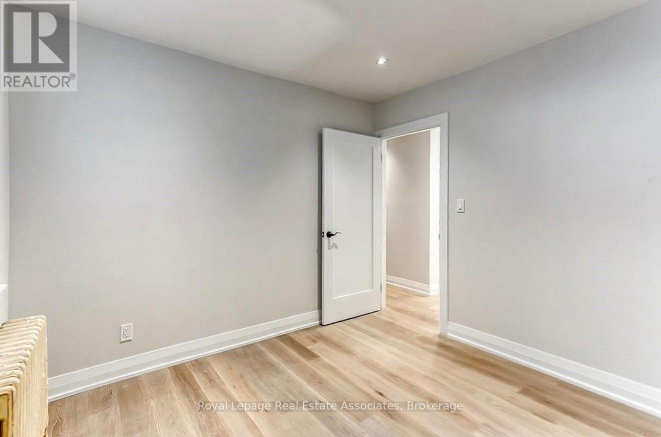 2 - 237 Lakeshore Road E Property Photo 11