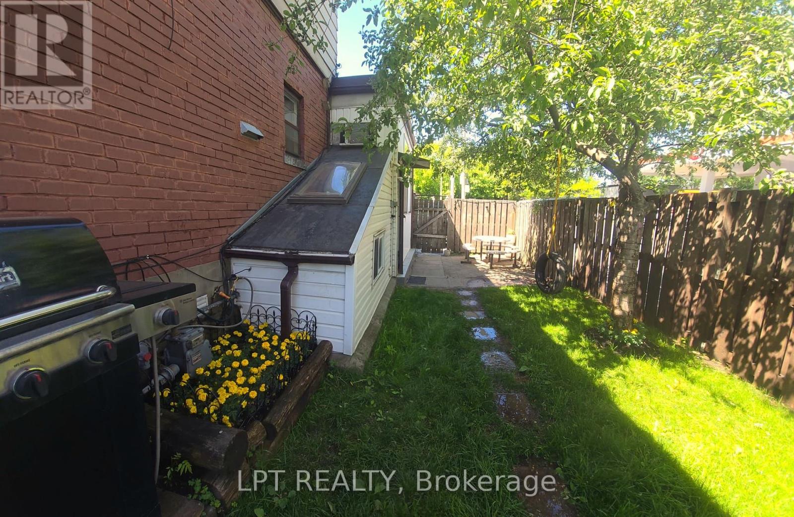 1314 DUPONT STREET Property Photo 1