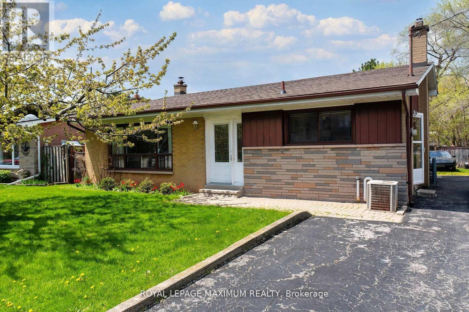 565 Pinegrove Road Property Photo 1