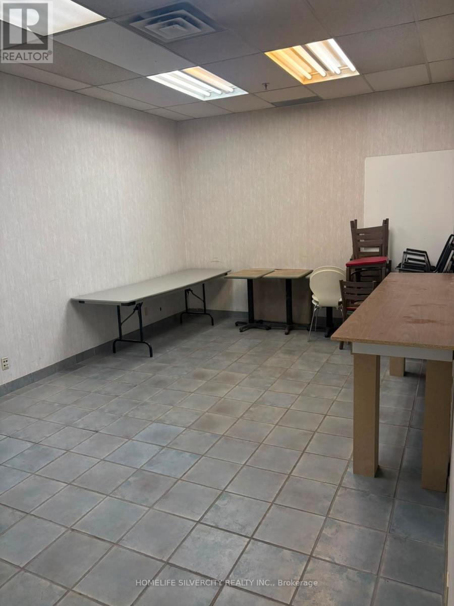 975 Mid-way Boulevard Property Photo 10