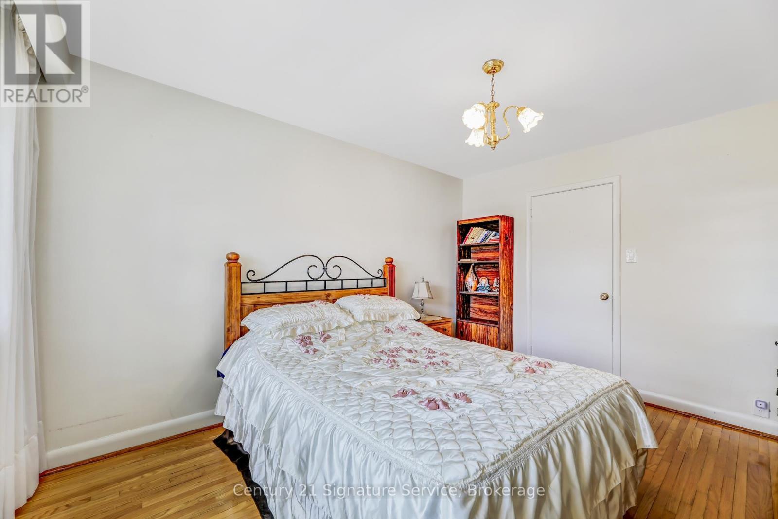 8026 Mayfield Road Property Photo 20
