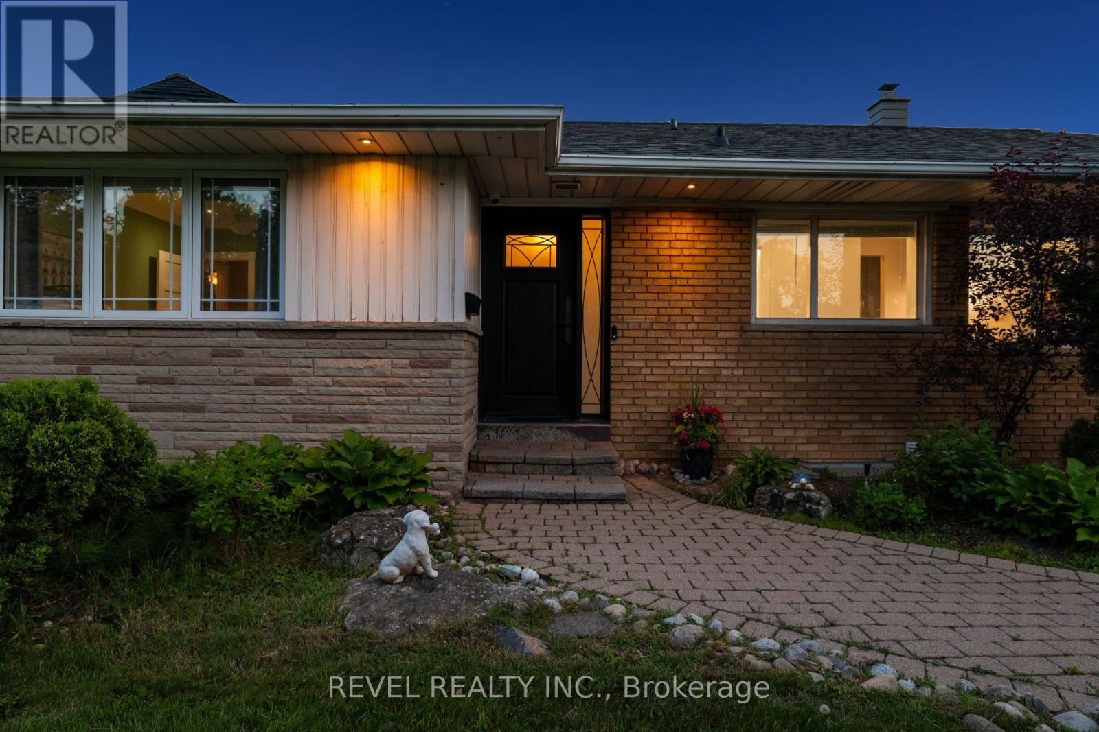 1648 Crediton Parkway Property Photo 3